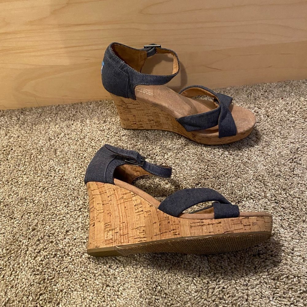 Tom’s Sienna Chambray Denim Cork Wedge Size 10